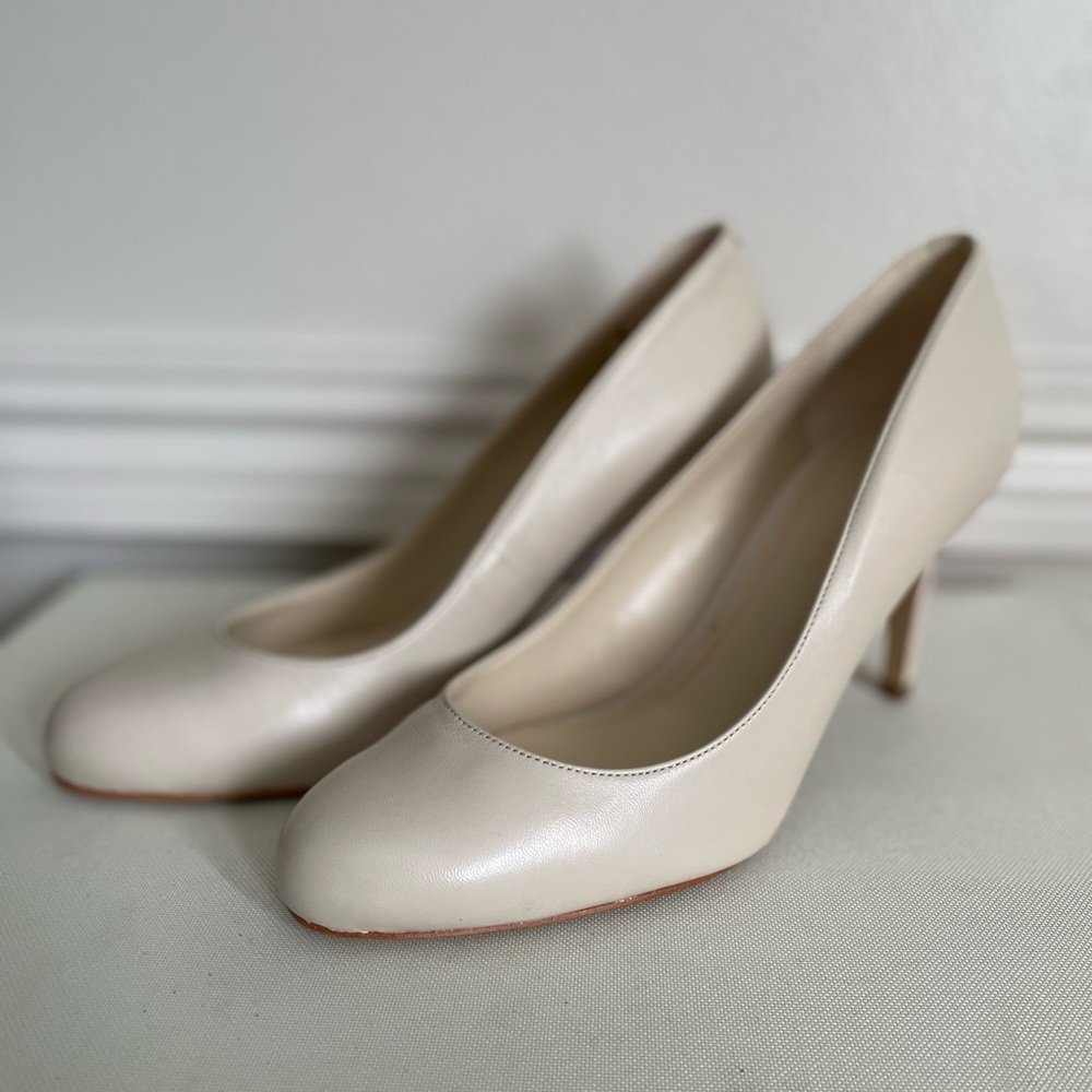 Marc Fisher Light Taupe Round Toe Leather Heels size 8